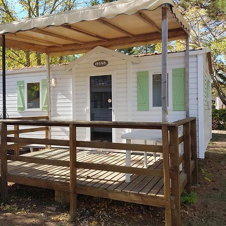 Отель Camping La Vidaresse Sainte-Anastasie-sur-Issole Экстерьер фото