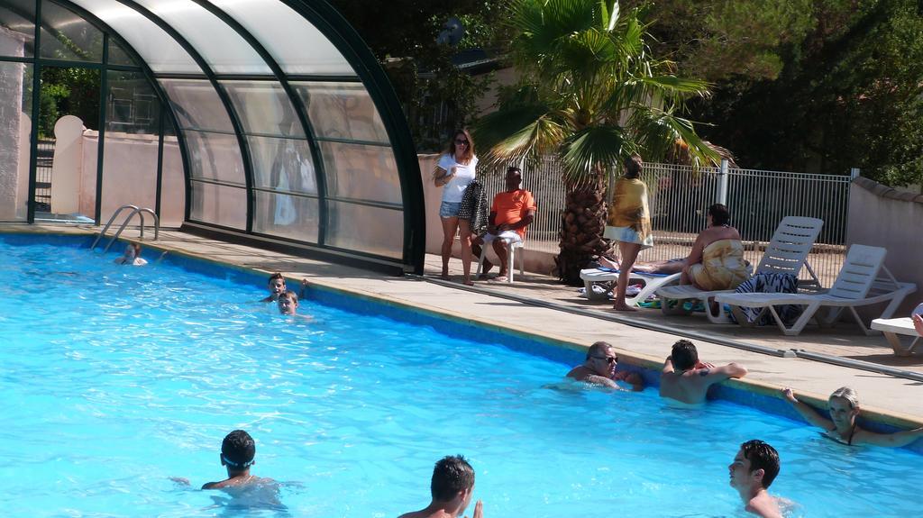 Отель Camping La Vidaresse Sainte-Anastasie-sur-Issole Экстерьер фото