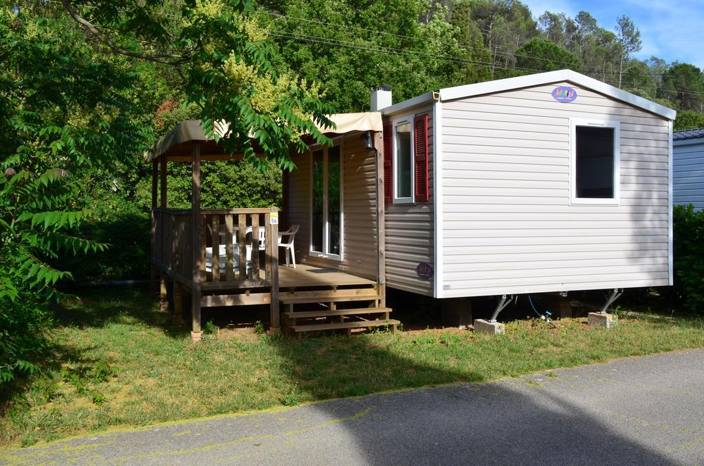 Отель Camping La Vidaresse Sainte-Anastasie-sur-Issole Экстерьер фото