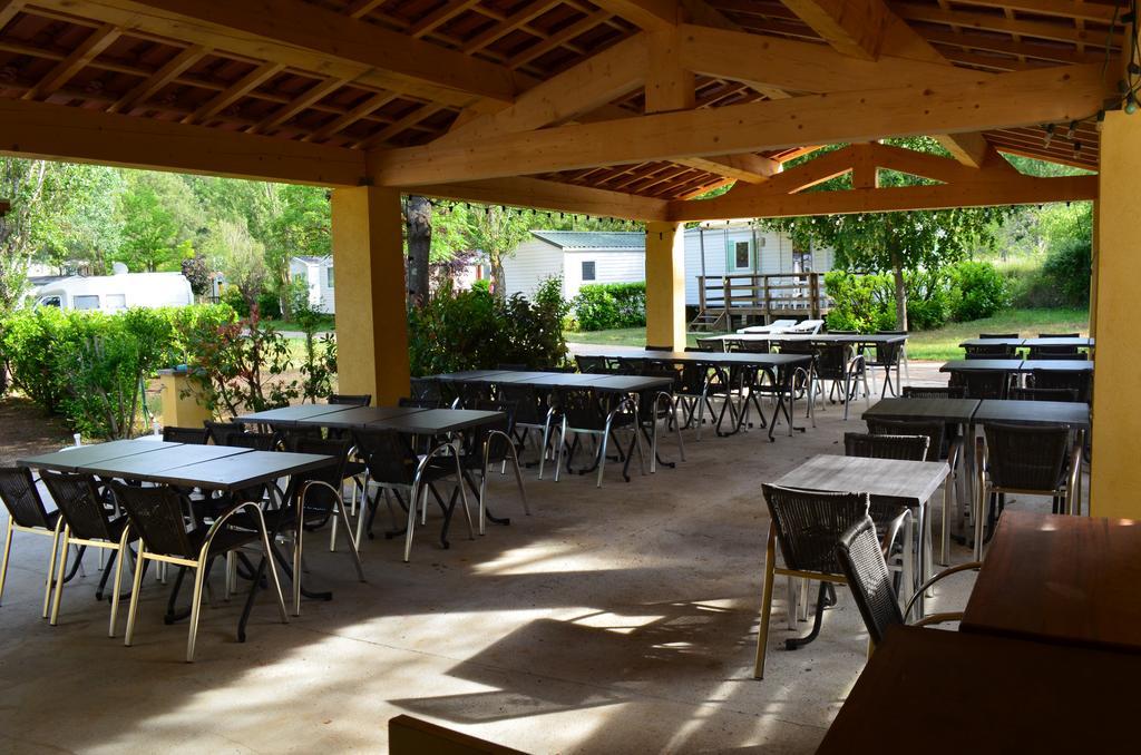 Отель Camping La Vidaresse Sainte-Anastasie-sur-Issole Экстерьер фото