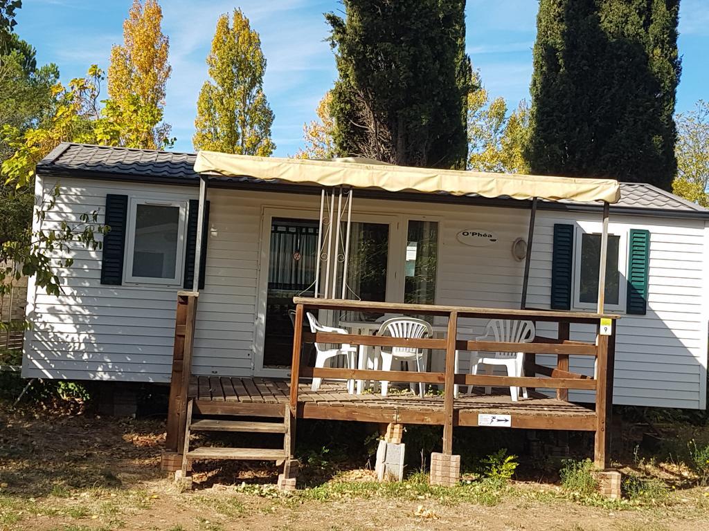 Отель Camping La Vidaresse Sainte-Anastasie-sur-Issole Экстерьер фото